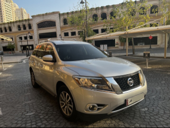 Nissan  Pathfinder  2013  Automatic  205,000 Km  6 Cylinder  SUV  Silver