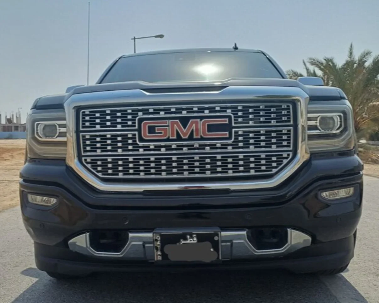 GMC  Sierra  Denali  2018  Automatic  111,000 Km  8 Cylinder  Four Wheel Drive (4WD)  Pick Up  Black