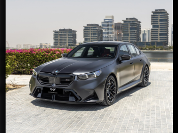 BMW  M-Series  5  2025  Automatic  4,000 Km  8 Cylinder  Rear Wheel Drive (RWD)  Sedan  Gray  With Warranty