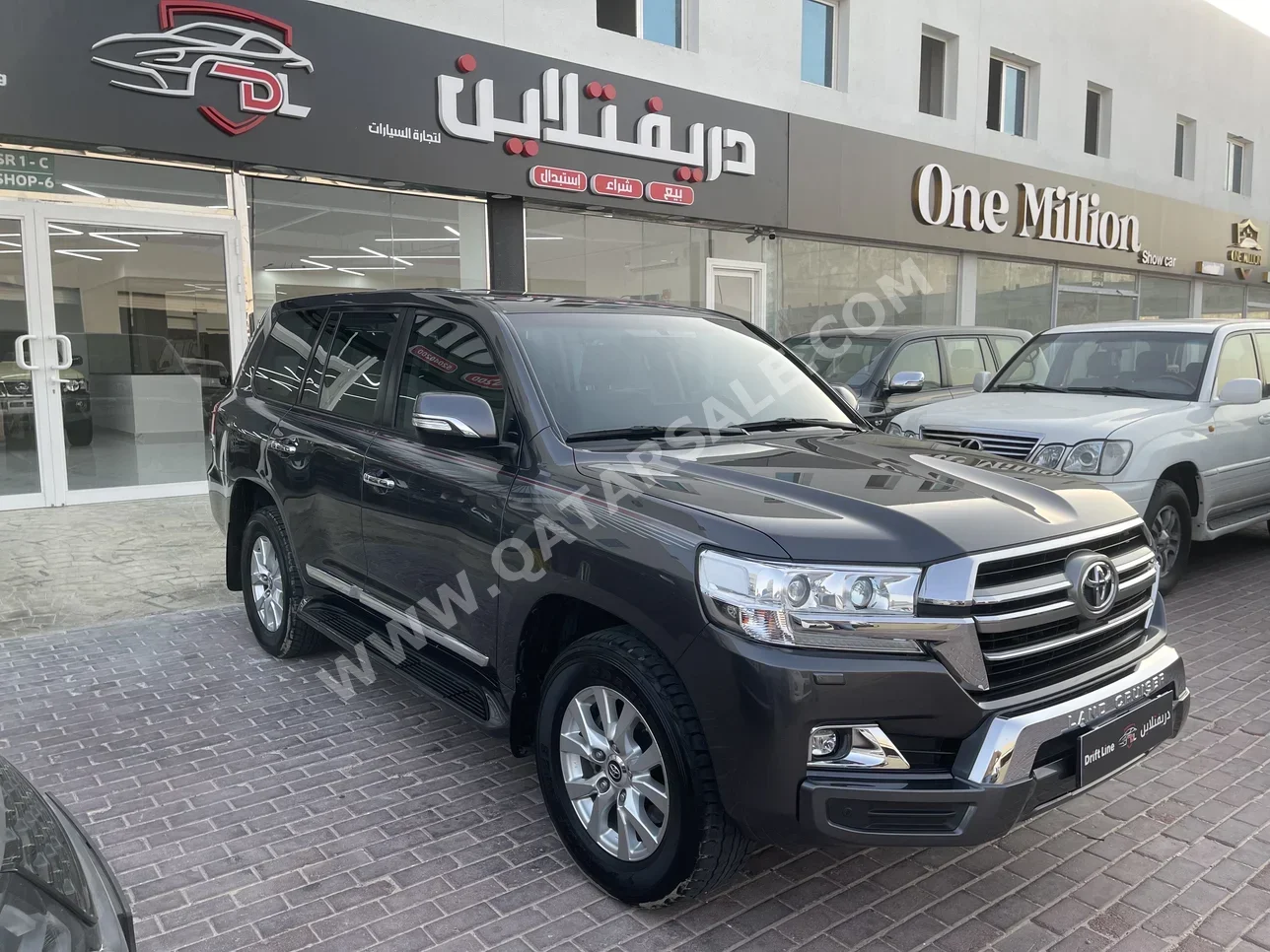 Toyota  Land Cruiser  GXR  2019  Automatic  109,000 Km  8 Cylinder  Four Wheel Drive (4WD)  SUV  Black and Brown
