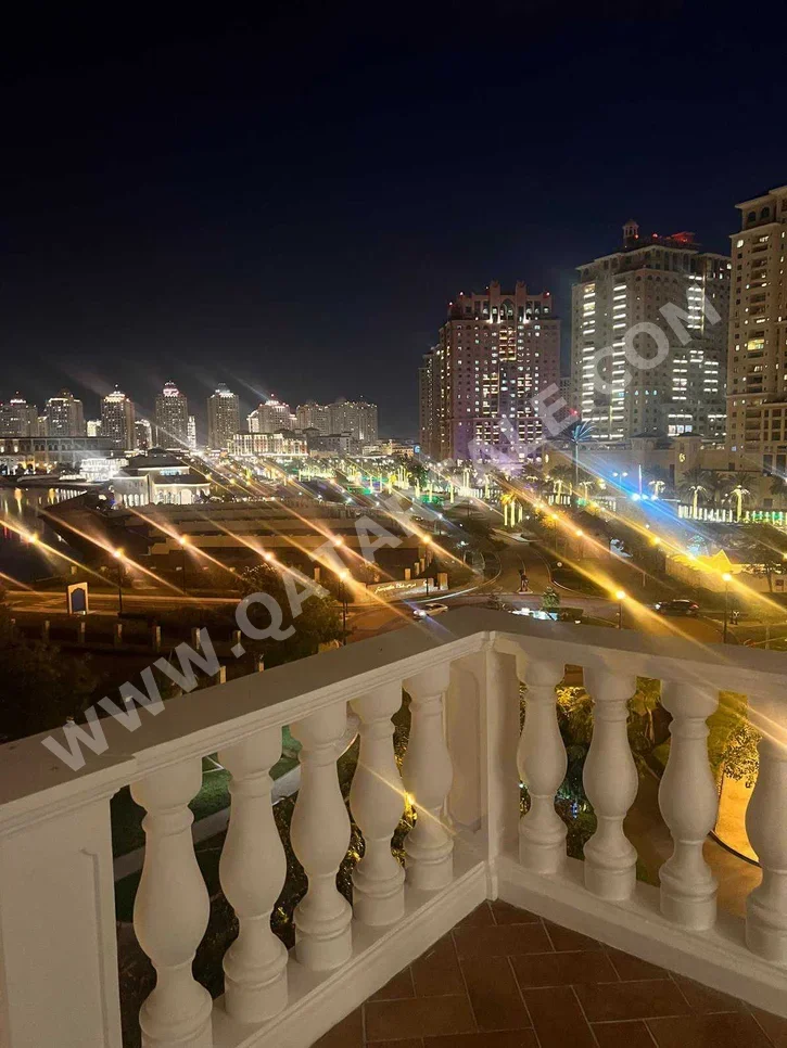 1 غرف نوم  شقة  للايجار  في الدوحة -  اللؤلؤة  نصف مفروشة