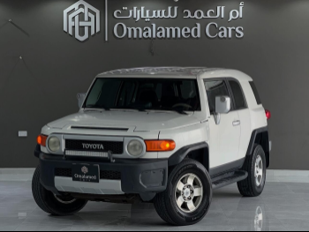 تويوتا  إف جي كروزر  2010  اوتوماتيك  395,000 كم  6 سلندر  دفع رباعي  اس يو في  أبيض