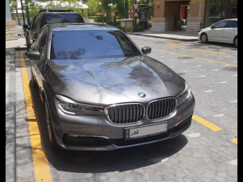 بي ام دبليو  الفئة - السابعة  730 Li  2019  اوتوماتيك  120,000 كم  6 سلندر  دفع خلفي  سيدان  رمادي  تحت الضمان