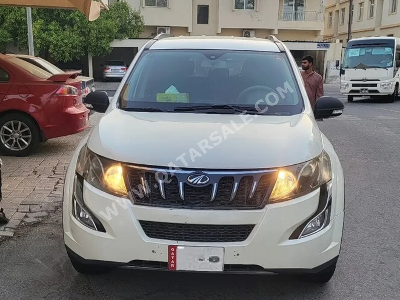 Mahindra  XUV 500  2018  Automatic  87,000 Km  4 Cylinder  Front Wheel Drive (FWD)  SUV  Beige