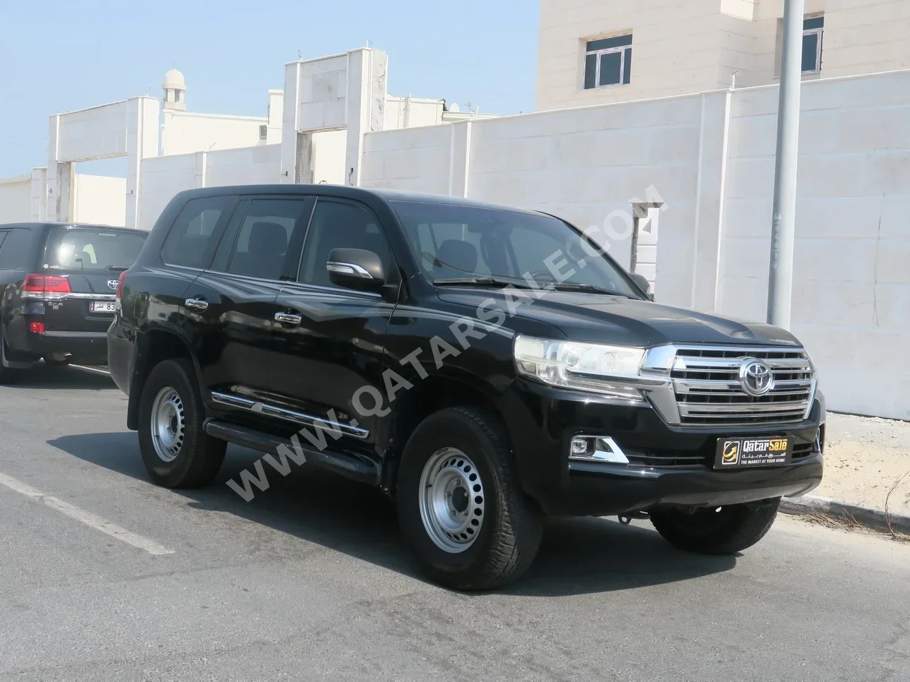 Toyota  Land Cruiser  VXR  2013  Automatic  300,000 Km  8 Cylinder  Four Wheel Drive (4WD)  SUV  Black