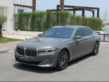 بي ام دبليو  الفئة - السابعة  750 Li  2021  اوتوماتيك  63,000 كم  8 سلندر  دفع خلفي  سيدان  رمادي  تحت الضمان
