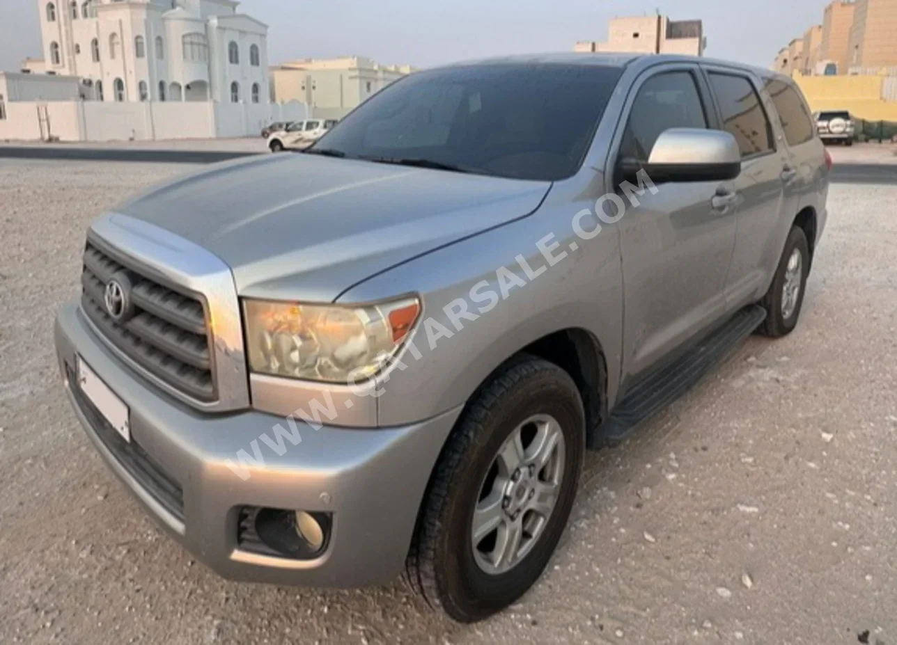 Toyota  Sequoia  2012  Automatic  340,000 Km  8 Cylinder  Four Wheel Drive (4WD)  SUV  Gray