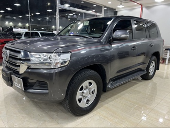 تويوتا  لاند كروزر  جي اكس ار  2021  اوتوماتيك  137,000 كم  6 سلندر  دفع رباعي  اس يو في  رمادي