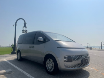 Hyundai  Staria  2023  Automatic  44,000 Km  6 Cylinder  Front Wheel Drive (FWD)  Van / Bus  Silver  With Warranty