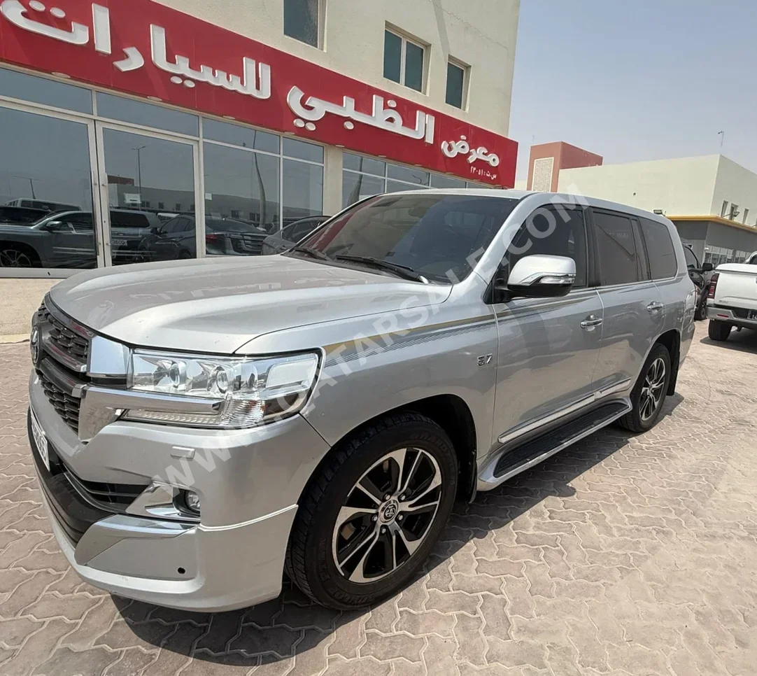 Toyota  Land Cruiser  VXR  2021  Automatic  159,000 Km  8 Cylinder  Four Wheel Drive (4WD)  SUV  Silver