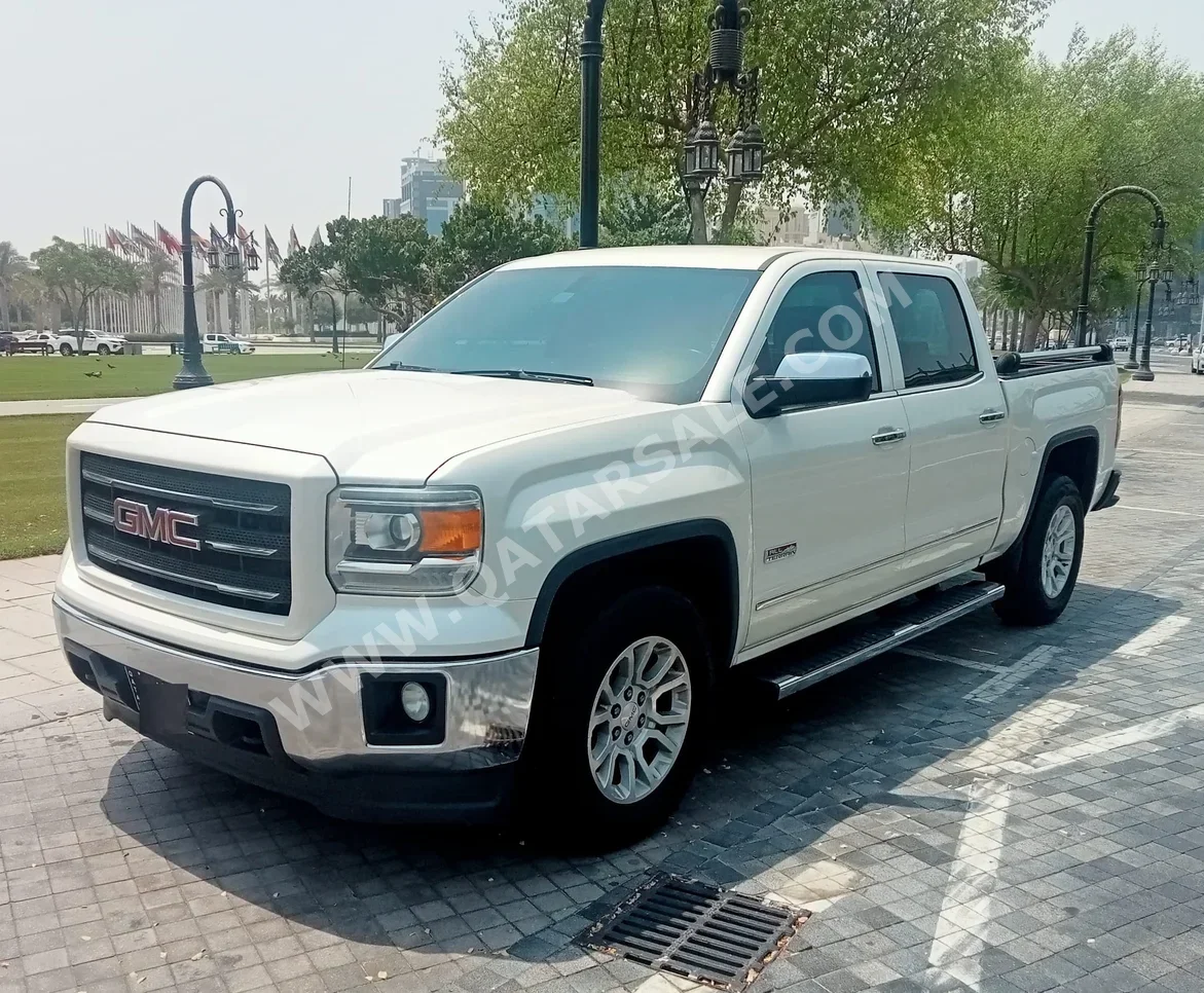 GMC  Sierra  1500  2015  Automatic  261,000 Km  8 Cylinder  Four Wheel Drive (4WD)  Pick Up  Pearl