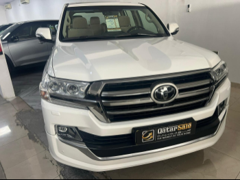 Toyota  Land Cruiser  VXR  2019  Automatic  240,000 Km  8 Cylinder  Four Wheel Drive (4WD)  SUV  White