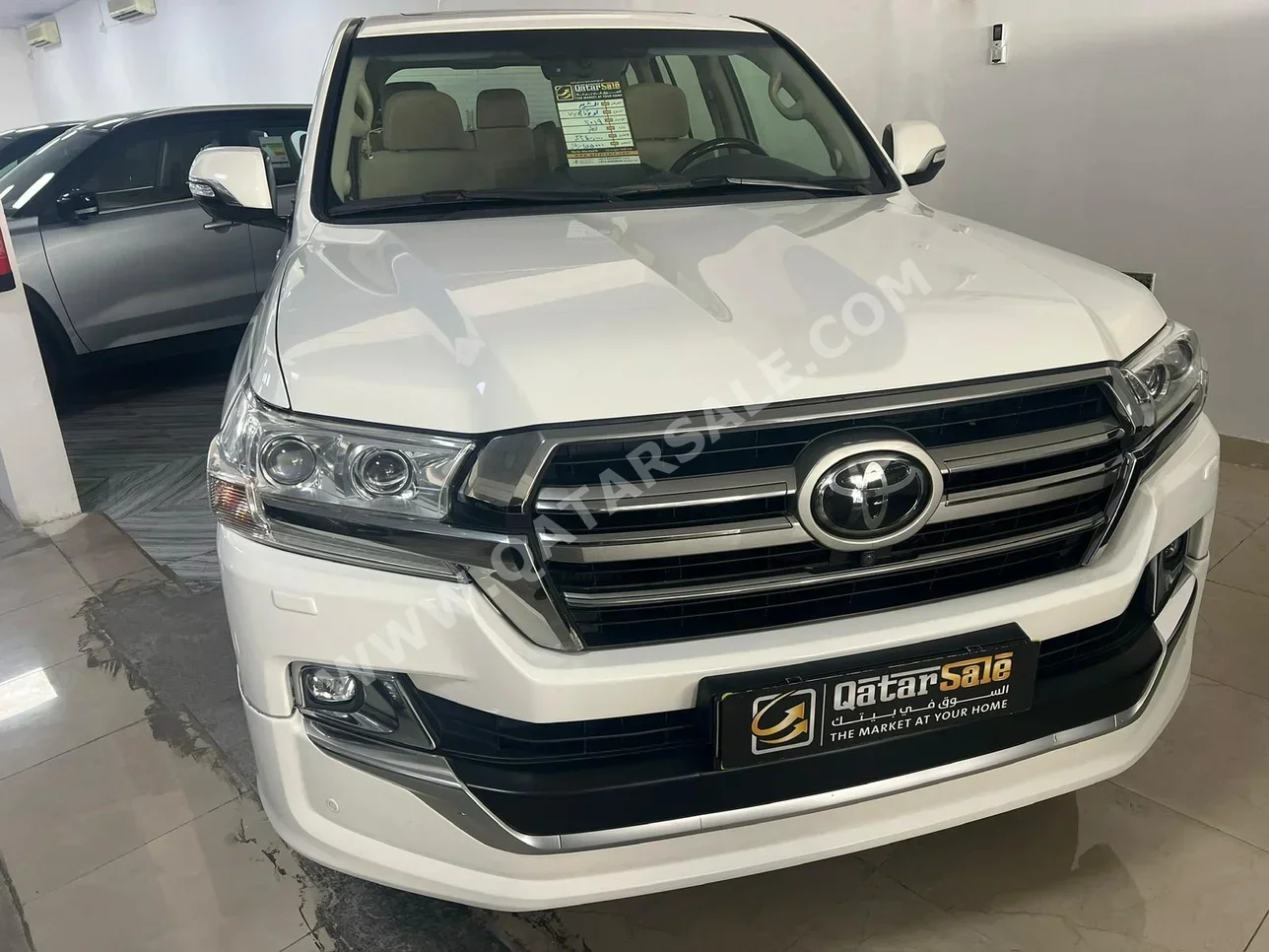 Toyota  Land Cruiser  VXR  2019  Automatic  240,000 Km  8 Cylinder  Four Wheel Drive (4WD)  SUV  White