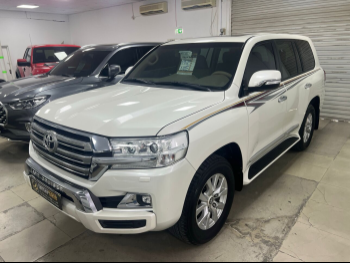 Toyota  Land Cruiser  GXR  2018  Automatic  123,000 Km  8 Cylinder  Four Wheel Drive (4WD)  SUV  White
