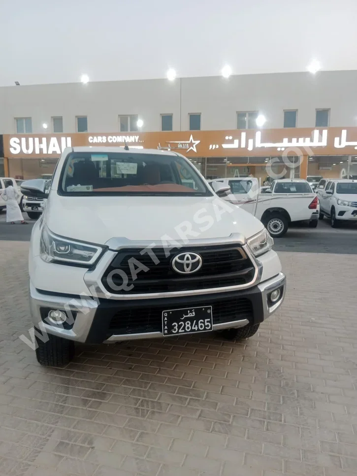 Toyota  Hilux  SR5  2021  Automatic  140,000 Km  4 Cylinder  Four Wheel Drive (4WD)  Pick Up  White