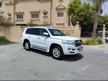 Toyota  Land Cruiser  GXR  2019  Automatic  337,000 Km  8 Cylinder  Four Wheel Drive (4WD)  SUV  White