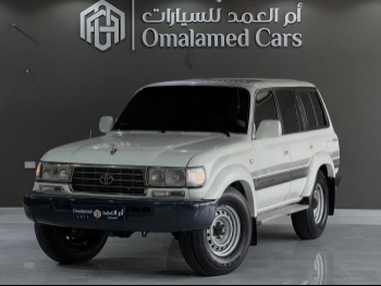 تويوتا  لاند كروزر  في اكس ار  1995  اوتوماتيك  388,000 كم  8 سلندر  دفع رباعي  اس يو في  أبيض