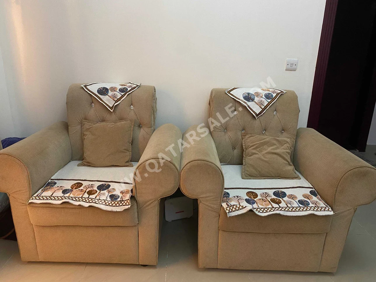 الأرائك والكنب والكراسي طقم كنب  - قماش  - اللون البيج