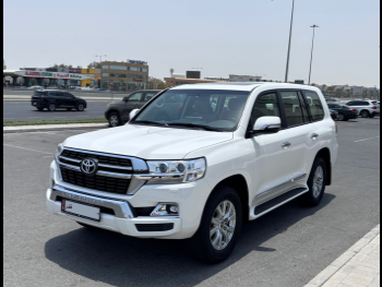 Toyota  Land Cruiser  GXR  2021  Automatic  5,000 Km  8 Cylinder  Four Wheel Drive (4WD)  SUV  White