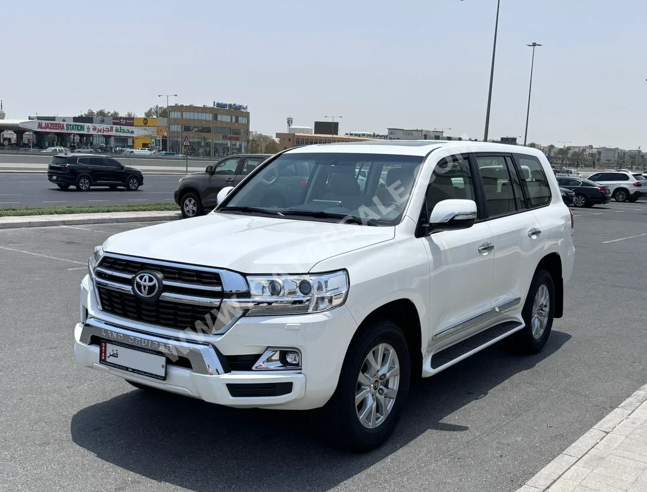 Toyota  Land Cruiser  GXR  2021  Automatic  5,000 Km  8 Cylinder  Four Wheel Drive (4WD)  SUV  White
