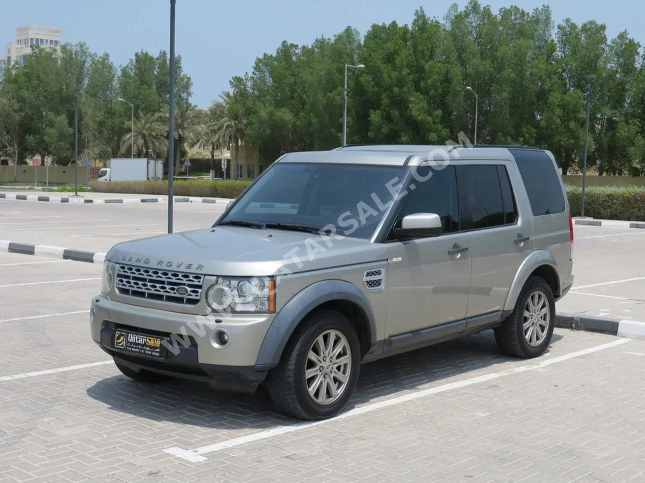 Land Rover  LR4  HSE  2011  Automatic  198,000 Km  6 Cylinder  Four Wheel Drive (4WD)  SUV  Gold