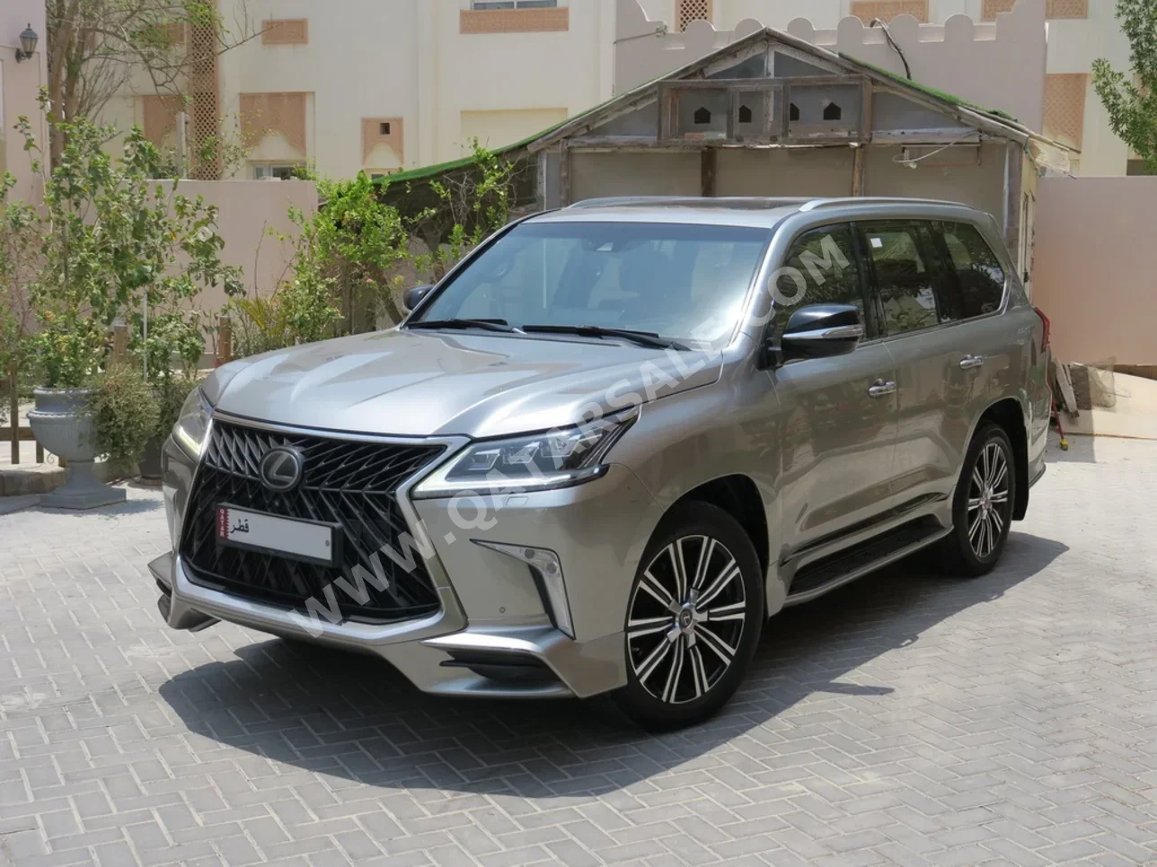 Lexus  LX  570  2020  Automatic  176,000 Km  8 Cylinder  Four Wheel Drive (4WD)  SUV  Sonic Titanium