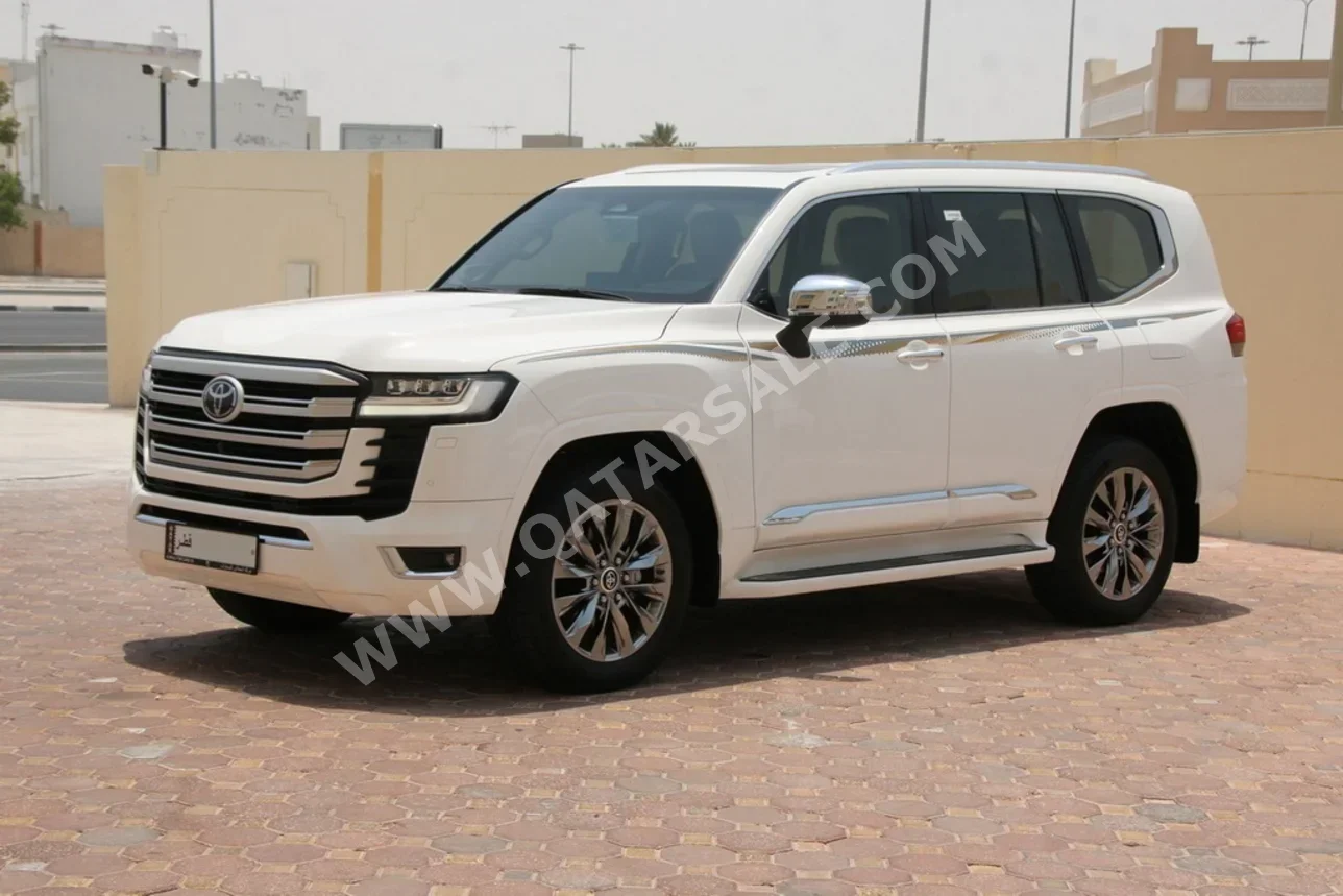 Toyota  Land Cruiser  VXR Twin Turbo  2025  Automatic  10,000 Km  6 Cylinder  Four Wheel Drive (4WD)  SUV  White  With Warranty