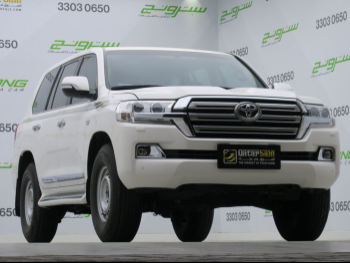 Toyota  Land Cruiser  VXR  2019  Automatic  126,000 Km  8 Cylinder  Four Wheel Drive (4WD)  SUV  White