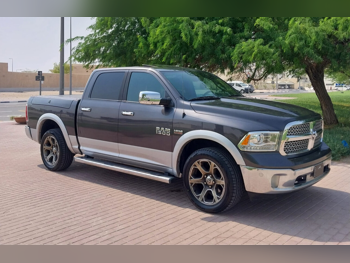Dodge  Ram  laramie  2017  Automatic  260,000 Km  8 Cylinder  Four Wheel Drive (4WD)  Pick Up  Gray