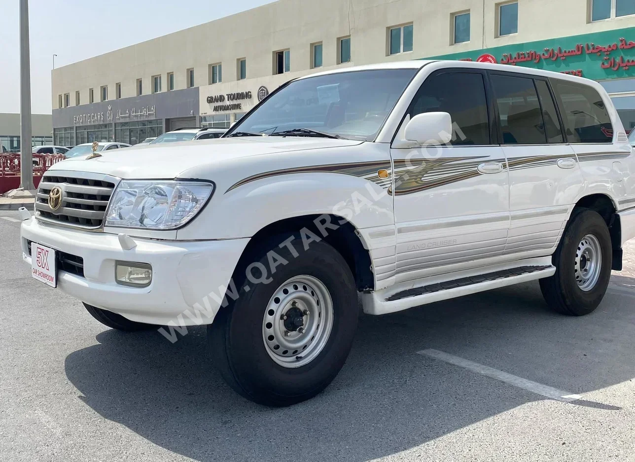 Toyota  Land Cruiser  VXR  2007  Manual  275,000 Km  8 Cylinder  Four Wheel Drive (4WD)  SUV  White