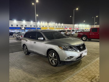 Nissan  Pathfinder  SV  2014  Automatic  121,000 Km  6 Cylinder  Four Wheel Drive (4WD)  SUV  Silver