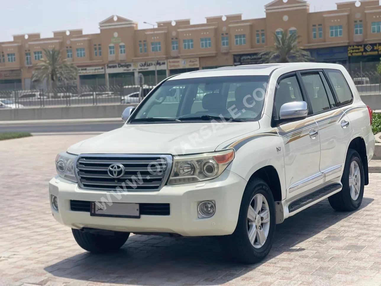 Toyota  Land Cruiser  VXR  2014  Automatic  410,000 Km  8 Cylinder  Four Wheel Drive (4WD)  SUV  White