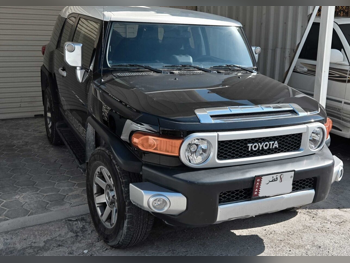 Toyota  FJ Cruiser  2022  Automatic  35,000 Km  6 Cylinder  Four Wheel Drive (4WD)  SUV  Black  With Warranty
