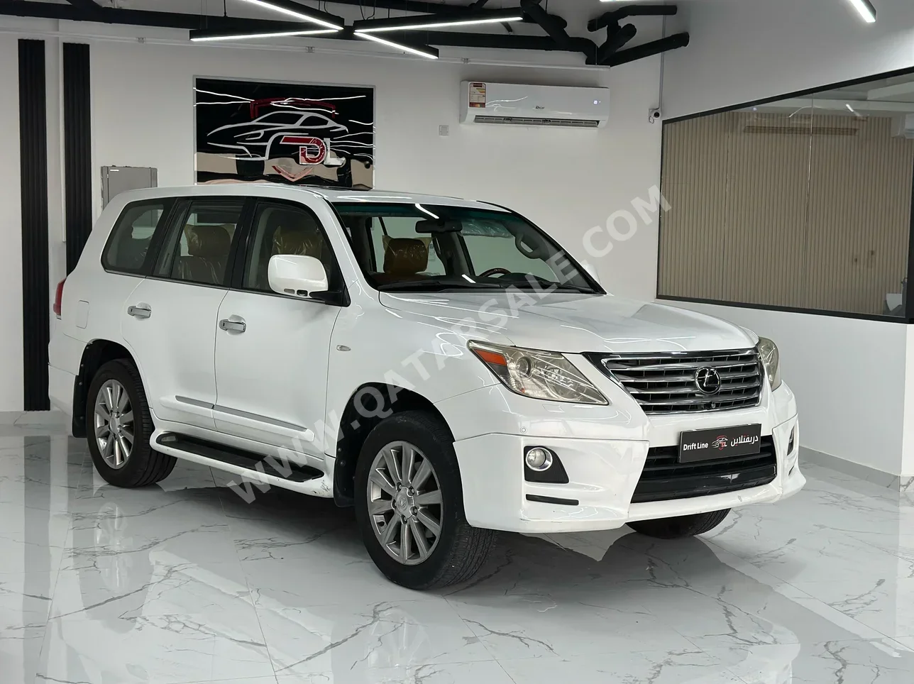 Lexus  LX  570  2011  Automatic  380,000 Km  8 Cylinder  Four Wheel Drive (4WD)  SUV  White