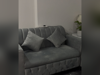 الأرائك والكنب والكراسي أبولو  طقم كنب  - الشنيل  - أبيض  وطاولات جانبية