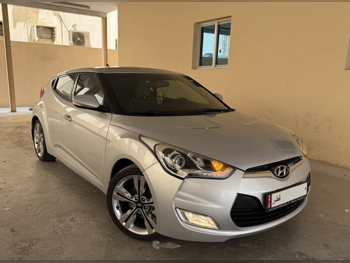 Hyundai  Veloster  2017  Automatic  92,000 Km  4 Cylinder  Front Wheel Drive (FWD)  Hatchback  Gray