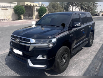 Toyota  Land Cruiser  GXR  2010  Automatic  412,000 Km  8 Cylinder  Four Wheel Drive (4WD)  SUV  Black