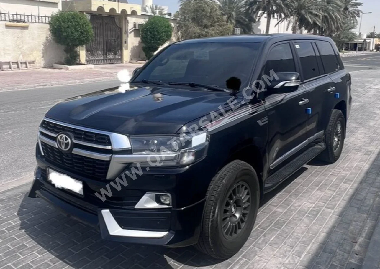 Toyota  Land Cruiser  GXR  2010  Automatic  412,000 Km  8 Cylinder  Four Wheel Drive (4WD)  SUV  Black