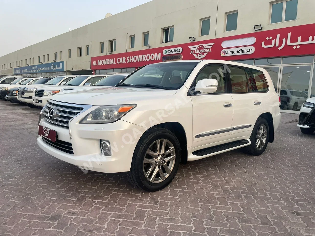 Lexus  LX  570  2014  Automatic  175,000 Km  8 Cylinder  Four Wheel Drive (4WD)  SUV  White