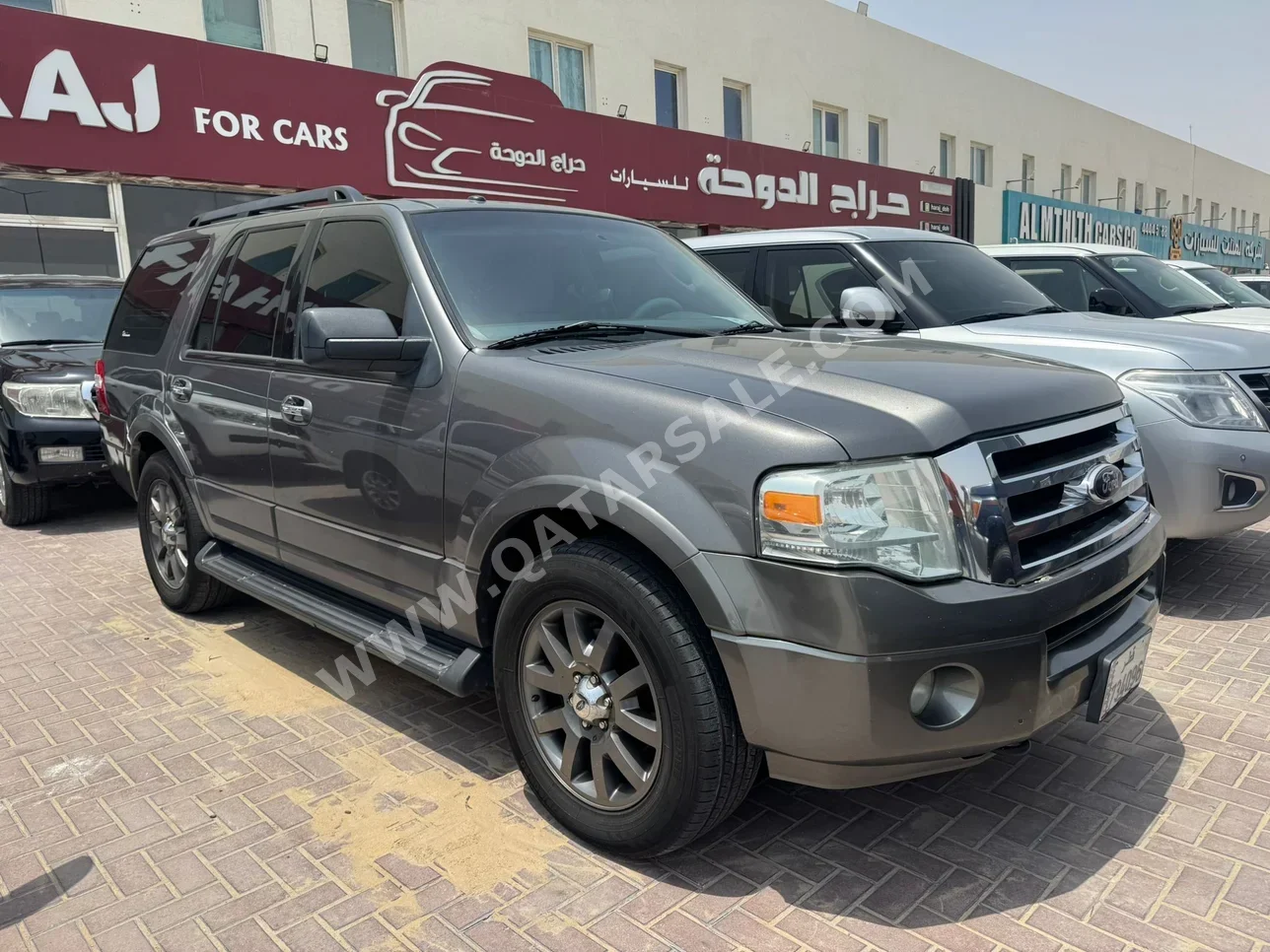 فورد  اكسبيديشن  2012  اوتوماتيك  252,000 كم  8 سلندر  دفع رباعي  اس يو في  رمادي