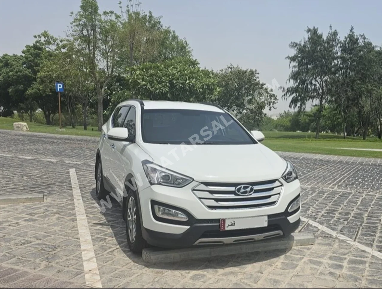 Hyundai  Santa Fe  2015  Automatic  86,000 Km  6 Cylinder  Four Wheel Drive (4WD)  SUV  White