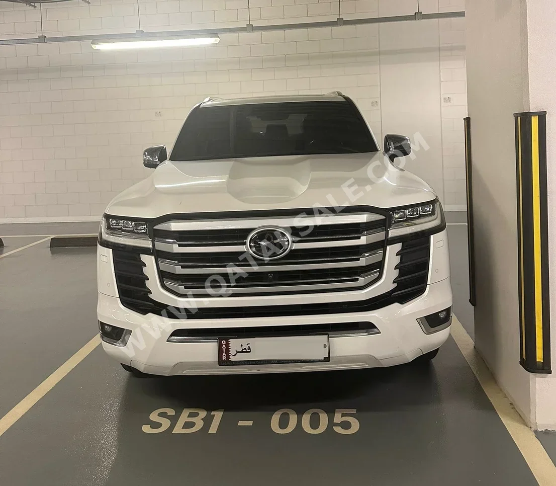 Toyota  Land Cruiser  VXR Twin Turbo  2022  Automatic  118,000 Km  6 Cylinder  Four Wheel Drive (4WD)  SUV  White