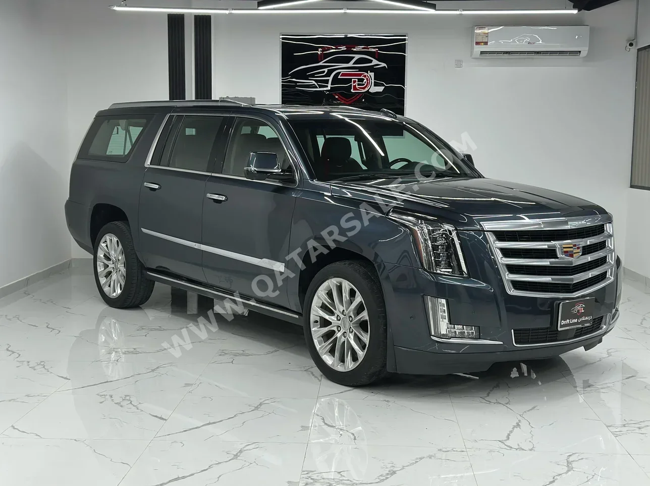Cadillac  Escalade  2019  Automatic  133,000 Km  8 Cylinder  Four Wheel Drive (4WD)  SUV  Gray