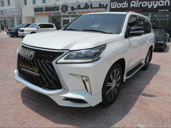 Lexus  LX  570 S  2017  Automatic  213,000 Km  8 Cylinder  Four Wheel Drive (4WD)  SUV  White