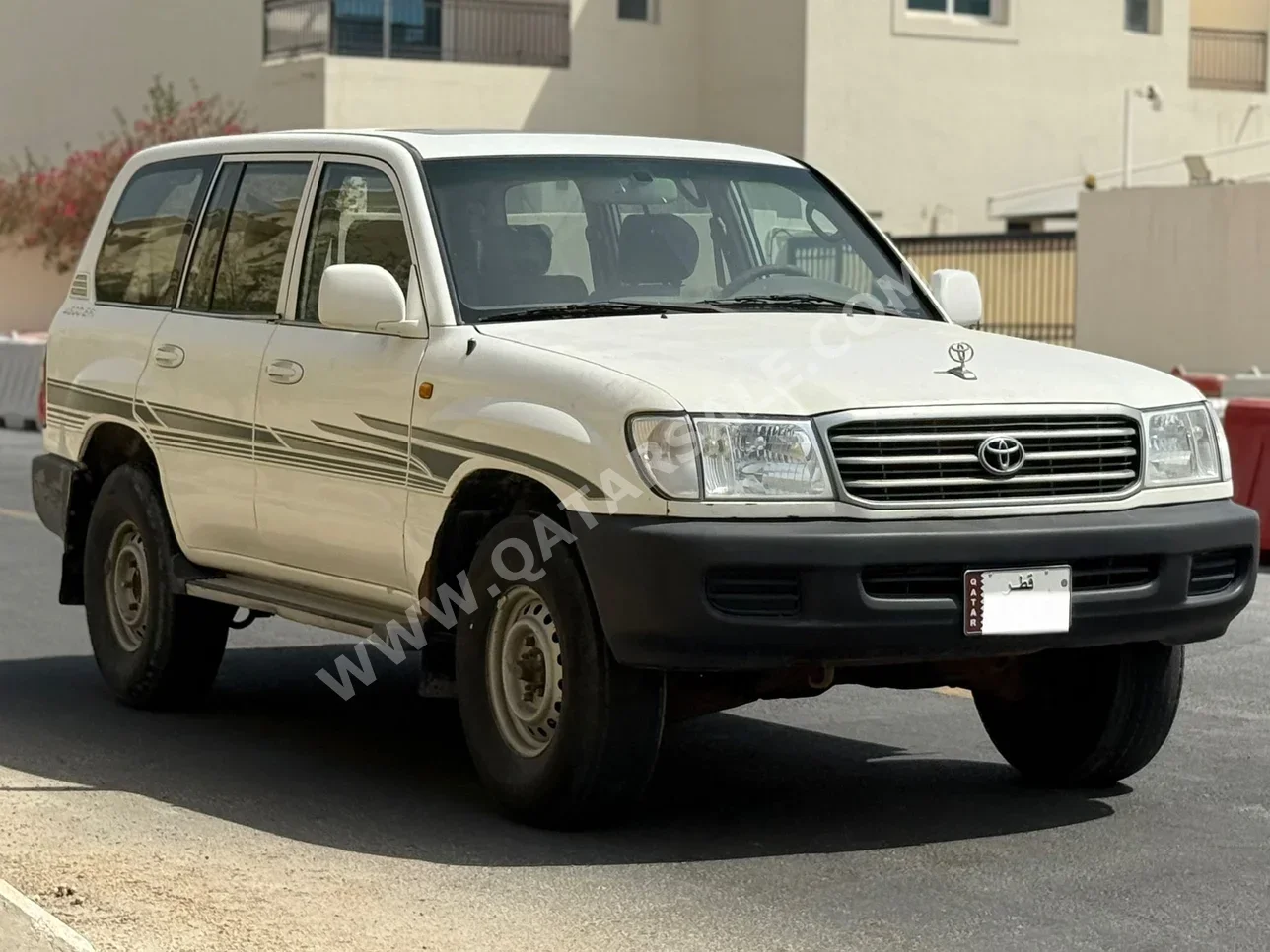 Toyota  Land Cruiser  GX  2002  Manual  590,000 Km  6 Cylinder  Four Wheel Drive (4WD)  SUV  White