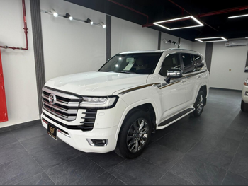 Toyota  Land Cruiser  VX Twin Turbo  2022  Automatic  18,000 Km  6 Cylinder  Four Wheel Drive (4WD)  SUV  White  With Warranty