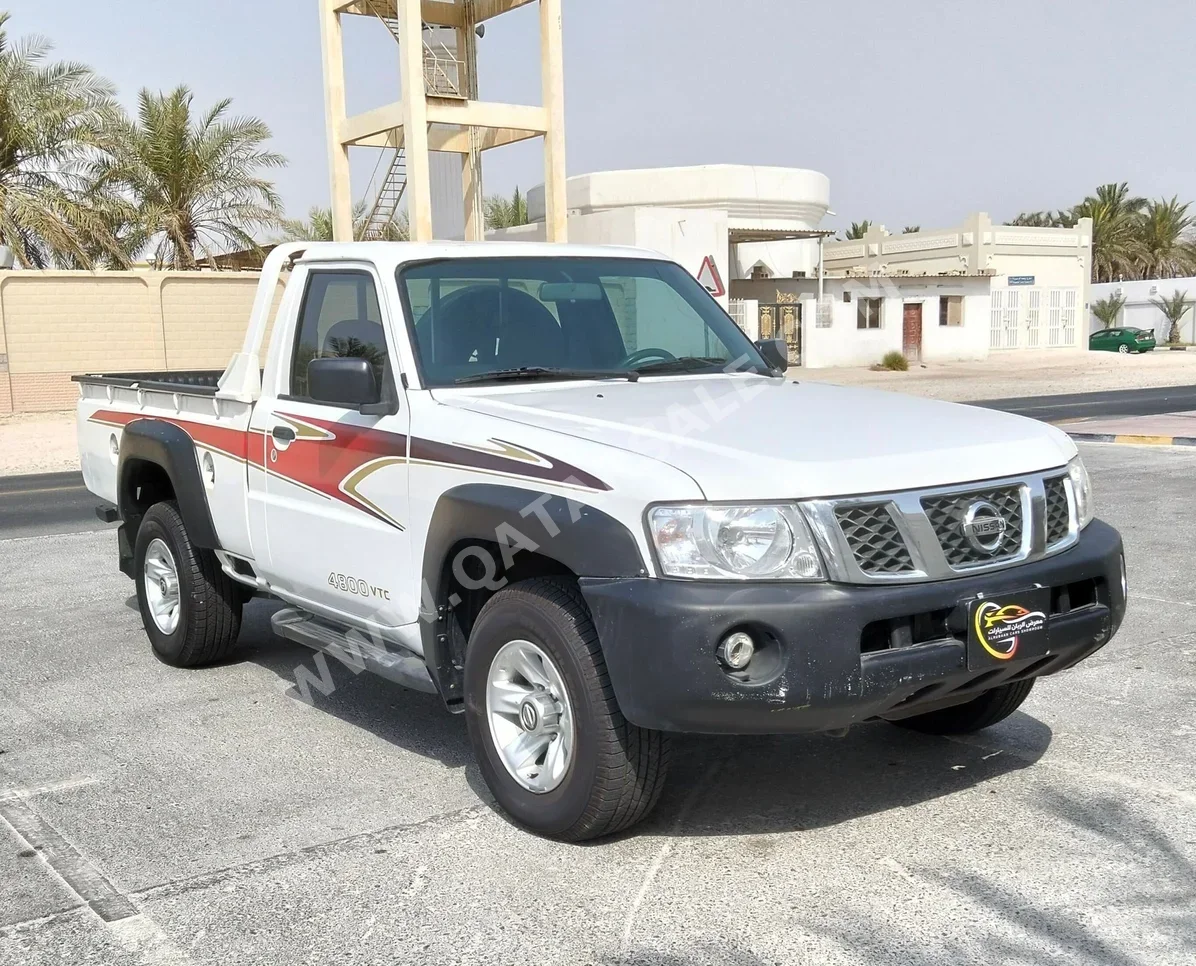 Nissan  Patrol  Pickup  2017  Manual  168,000 Km  6 Cylinder  Four Wheel Drive (4WD)  Pick Up  White