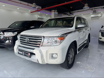 Toyota  Land Cruiser  GXR  2015  Automatic  298,000 Km  8 Cylinder  Four Wheel Drive (4WD)  SUV  White