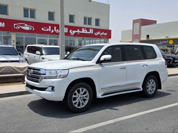 Toyota  Land Cruiser  GXR  2016  Automatic  145,000 Km  8 Cylinder  Four Wheel Drive (4WD)  SUV  White