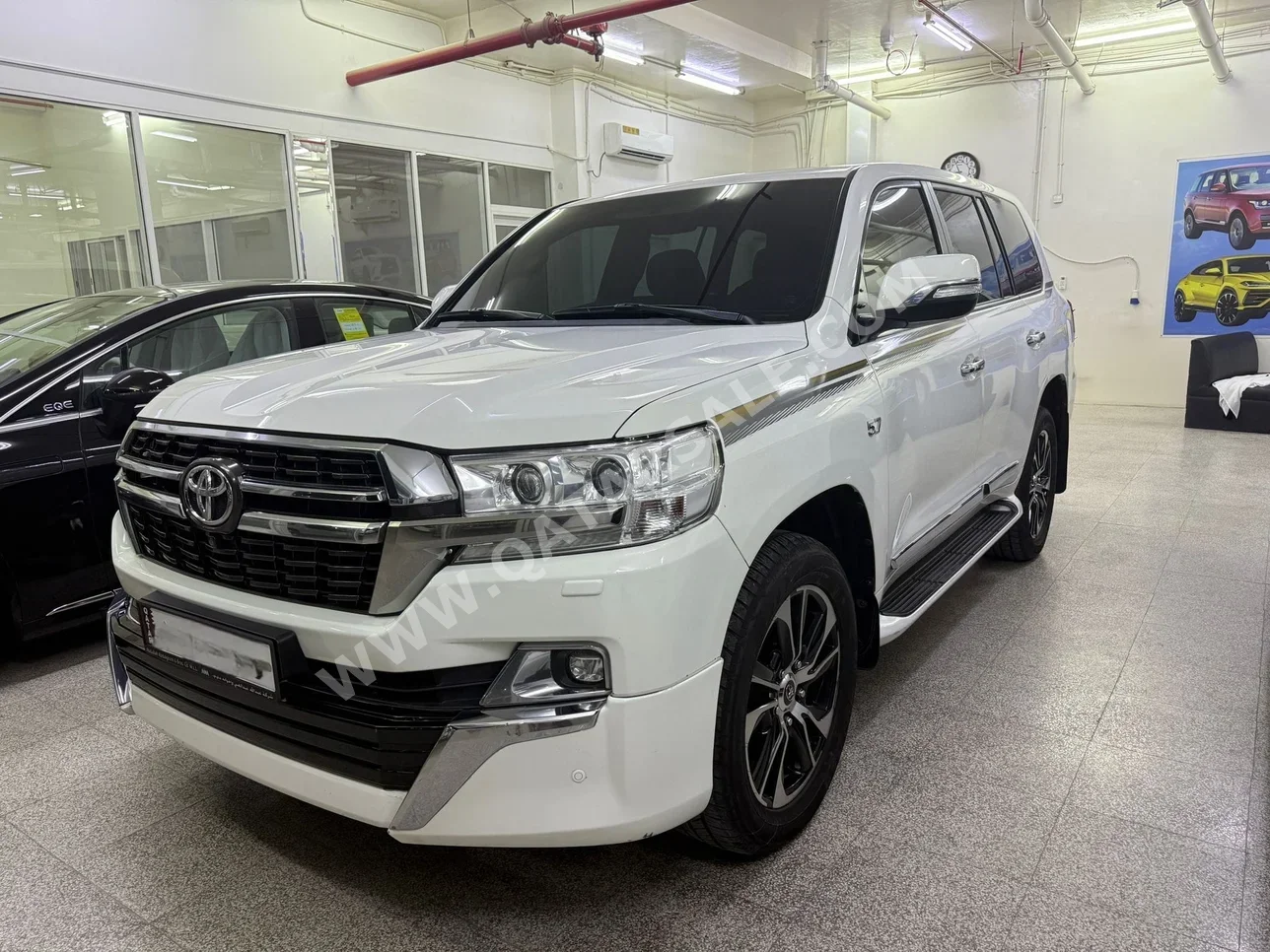 Toyota  Land Cruiser  VXR  2019  Automatic  266,000 Km  8 Cylinder  Four Wheel Drive (4WD)  SUV  White